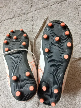 Chuteiras Puma Brancas e Laranja 33