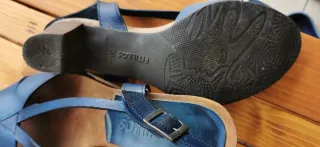 Sandalias azules de tacón
