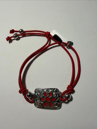 Pulseras de plata con adornos