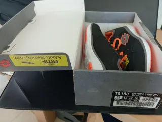 Scarpe da ginnastica Lotto nere e arancioni junio3