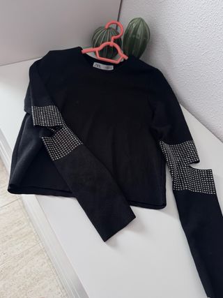 Camiseta Zara manga larga con pedrería