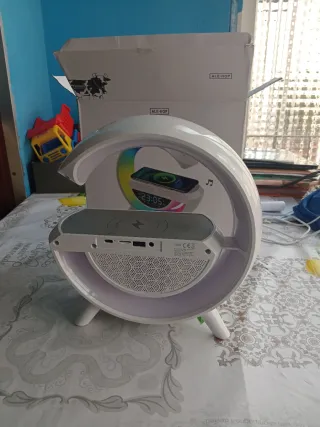 Altavoz ALE-HOP con luz y cargador inalámbrico