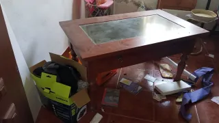 Mueble de madera con puertas y cajones
