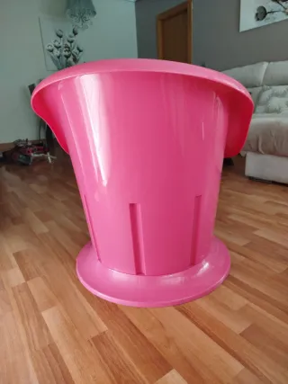 Sillón fucsia con almacenaje