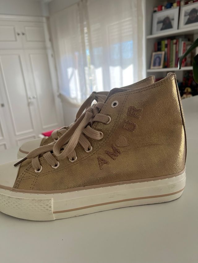 Zapatillas altas doradas