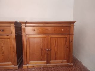 Mueble de madera marrón cerezo