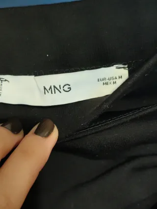 Minifalda negra con pedrería