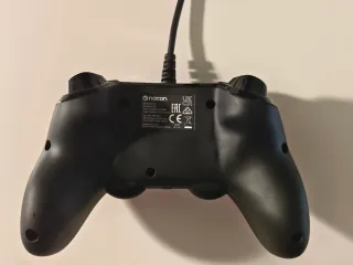 Consola PS4 Pro Negra + Cables y Mando