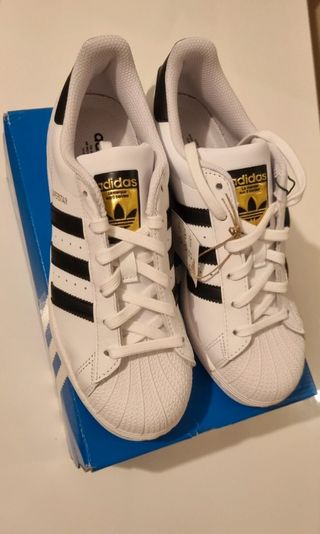 Adidas Superstar Talla 39 Blancas y Negras