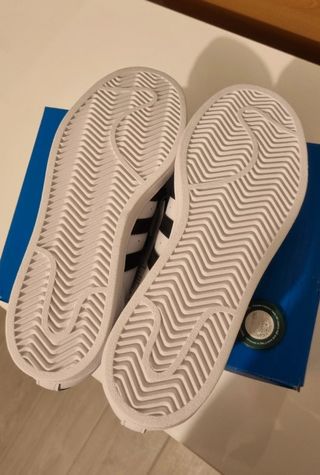 Adidas Superstar Talla 39 Blancas y Negras