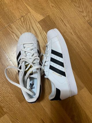 Adidas Superstar Talla 42 Blancas y Negras