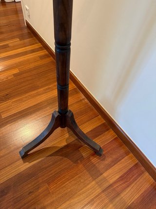Paragüero antiguo de madera y forja