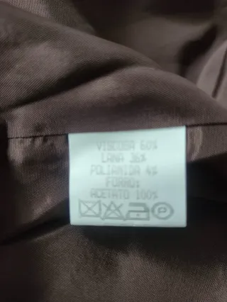 Chaqueta de mujer marrón y gris
