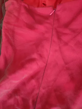 Vestido de fiesta rojo y marrón