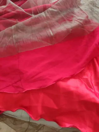 Vestido de fiesta rojo y marrón