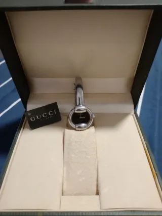 Reloj Gucci 1400 L Mujer Negro/Plata