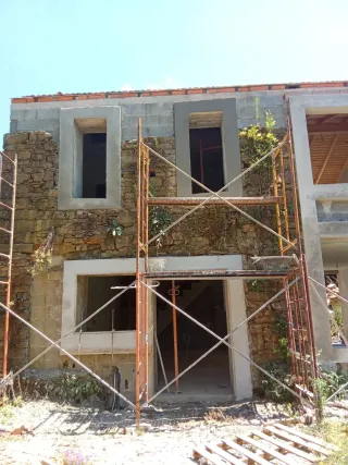 Estoy buscando trabajo, soy albañil.