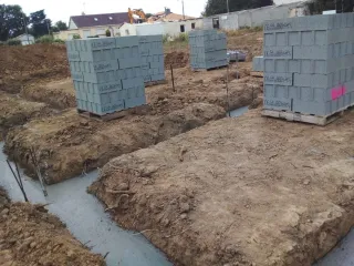 Estoy buscando trabajo, soy albañil.