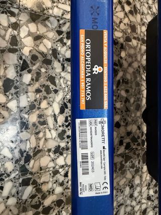 Andador azul con asiento y cesta