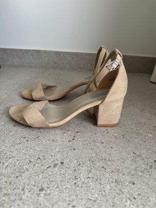 Zapatos de tacón beige y negro T38.