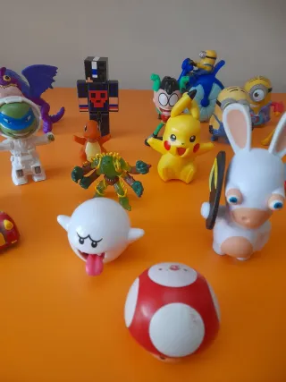 Lotto di 23 Giocattoli da Collezione