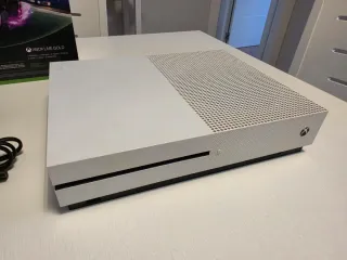 Xbox One S 500GB con mando y cables