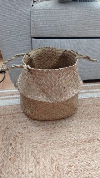 Cesta de mimbre decorativa