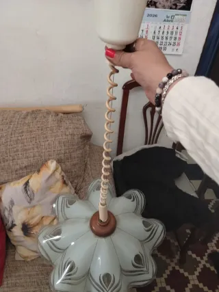 Lámpara de cristal con diseño plateado