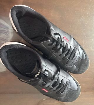 Zapatillas Levi's Negras y Blancas