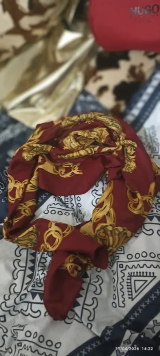 Lenço de pescoço seda  Os 3 por 15 ou 5 € cada