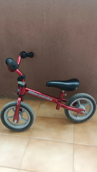 Bicicleta de equilibrio roja Chicco