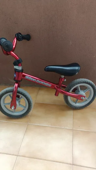 Bicicleta de equilibrio roja Chicco