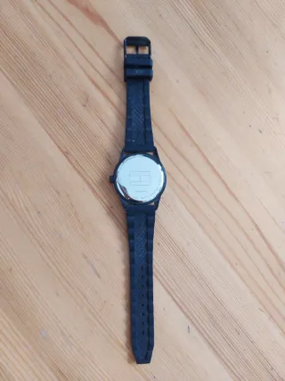 Reloj Tommy Hilfiger Negro y Dorado