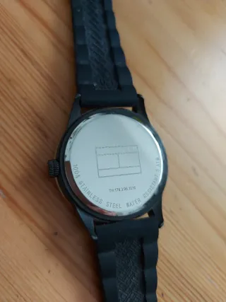 Reloj Tommy Hilfiger Negro y Dorado