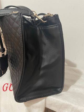 Bolso Guess Negro Acolchado