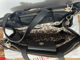 Bolso Guess Negro Acolchado