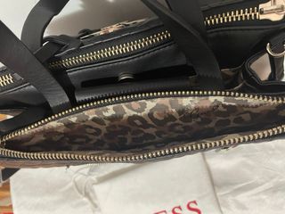 Bolso Guess Negro Acolchado