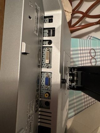 Monitor Dell LCD con Teclado y Ratón