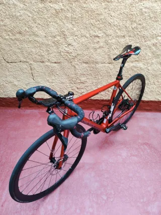 Bicicleta de carretera en carbono