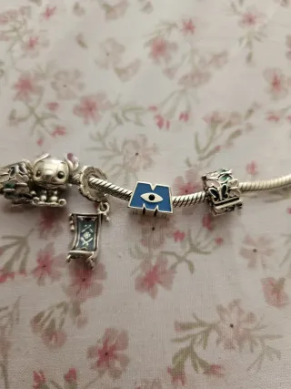 Pulsera Pandora con 3 charms