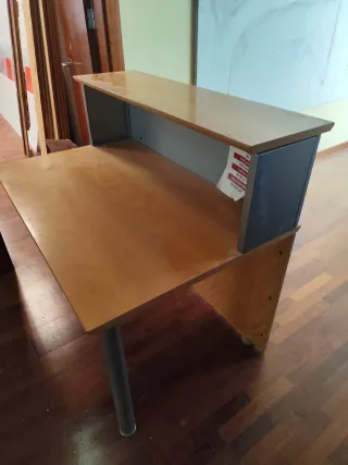 Banco in legno e metallo