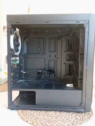 Ordenador sin fuente de alimentación / componentes