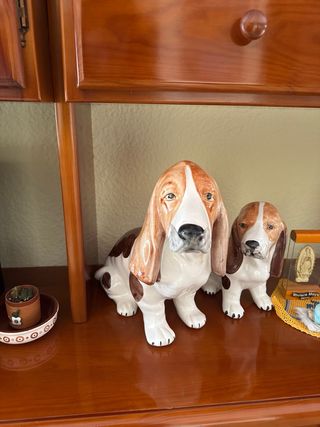 Figure di cani in ceramica