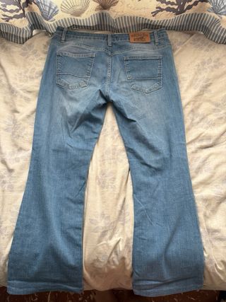 Pantalones vaqueros acampanados azules