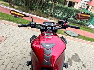 Honda CB650R 2023 Roja y Gris | A2