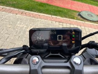 Honda CB650R 2023 Roja y Gris | A2