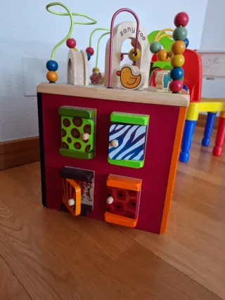 Caja de actividades de madera para bebés