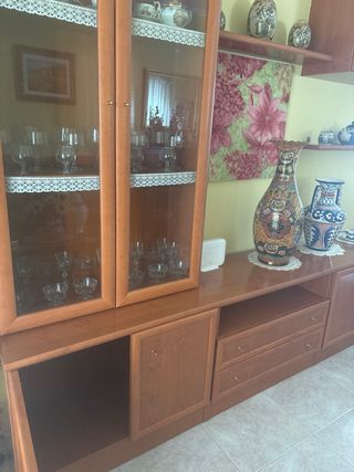 Mueble de salón madera y cristal