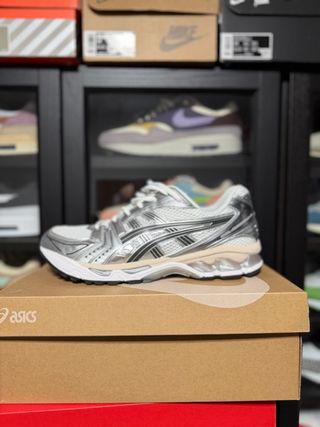 Asics Gel-Kayano 14 Talla 44 Plata