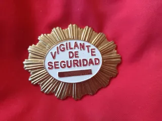 Set llavero, pin y pulsera tela Vigilante